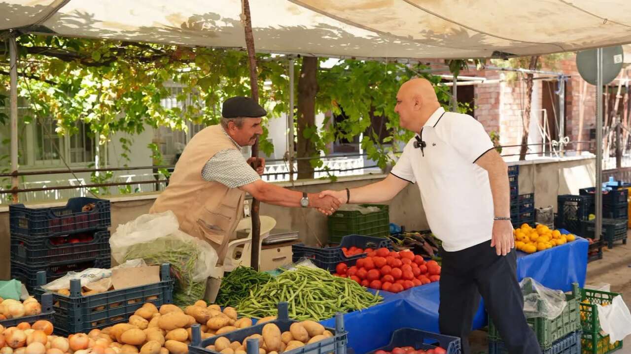 Başkan Günay Cumartesi Pazarına İndi: Pazar Tezgahlarını Tek Tek Gezdi 2